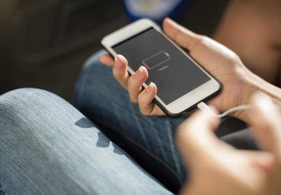 Jangan Gunakan Smartphone Saat Charging Jangan Gunakan Smartphone Saat Charging